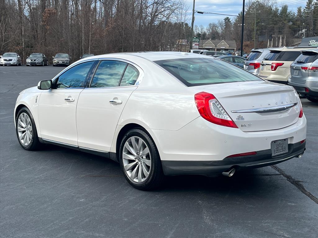 2015 Lincoln MKS Base