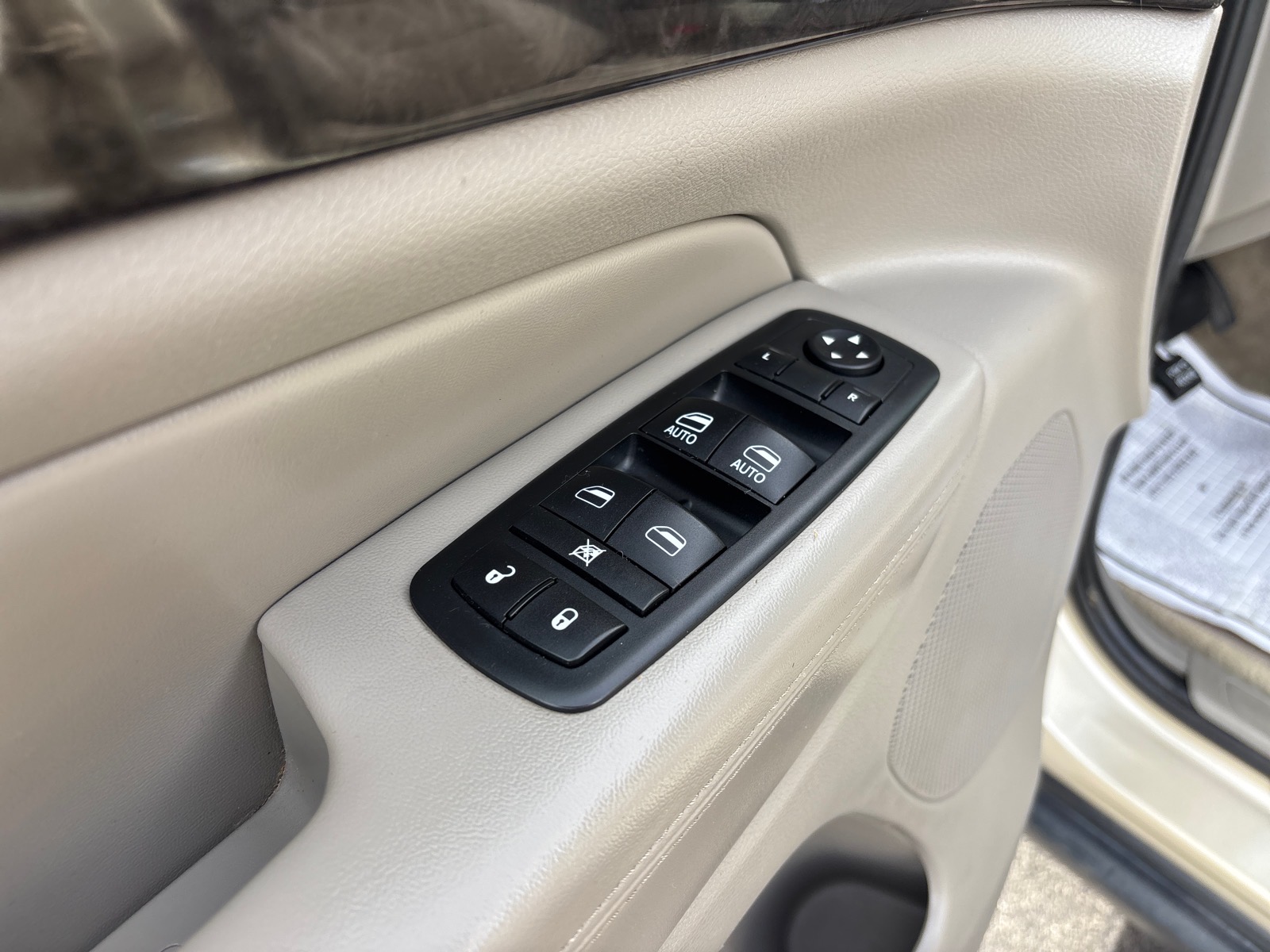 2012 Jeep Grand Cherokee Laredo - Photo 17